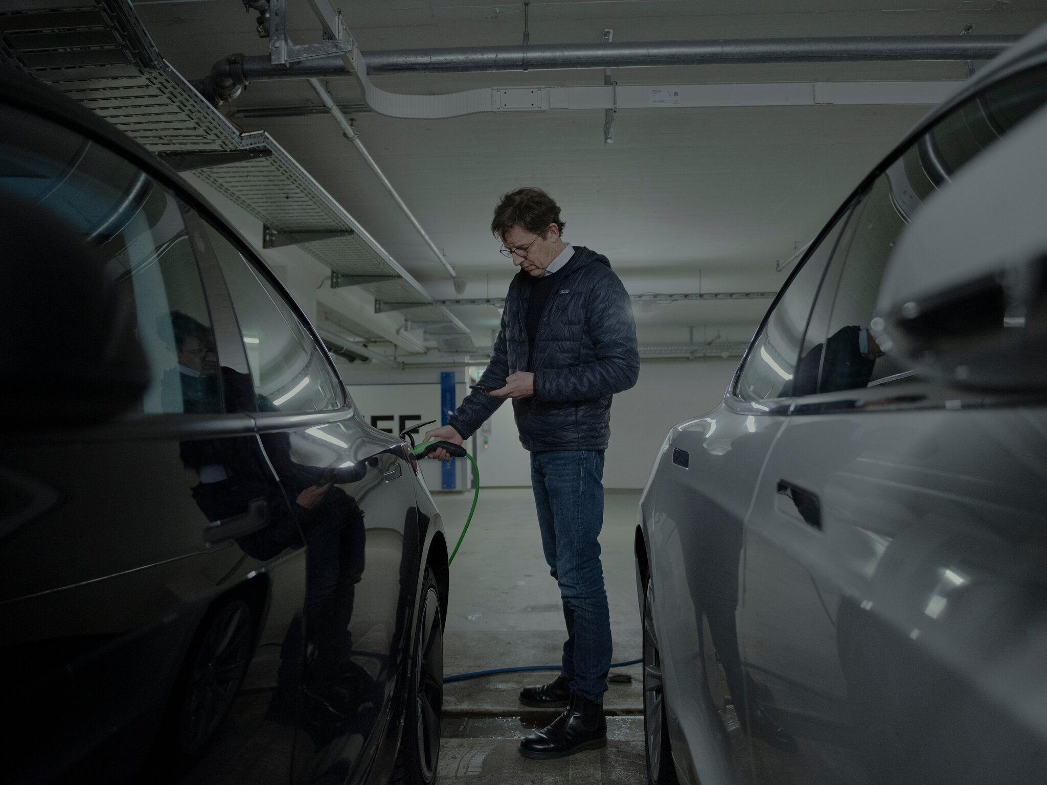A Mobility House customer using the company’s electric vehicle charging system in Munich.