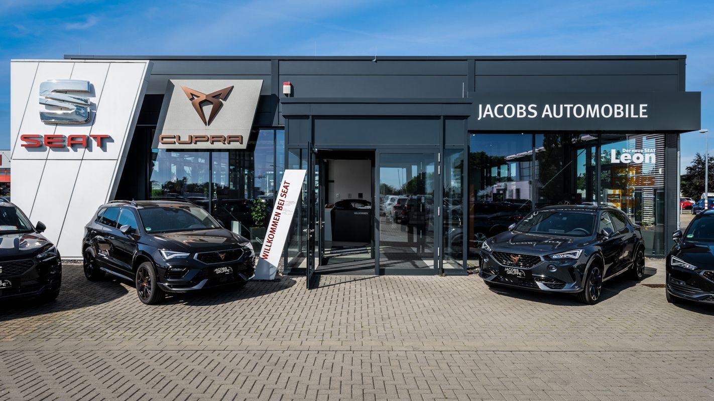 Autohaus Jacobs Gruppe Standort Düren mit Modellen wie Cubra und Seat