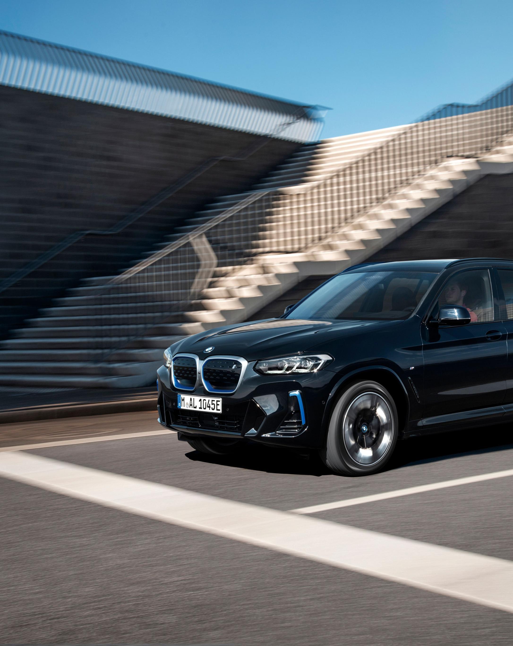 BMW iX3 (c) BMW Group