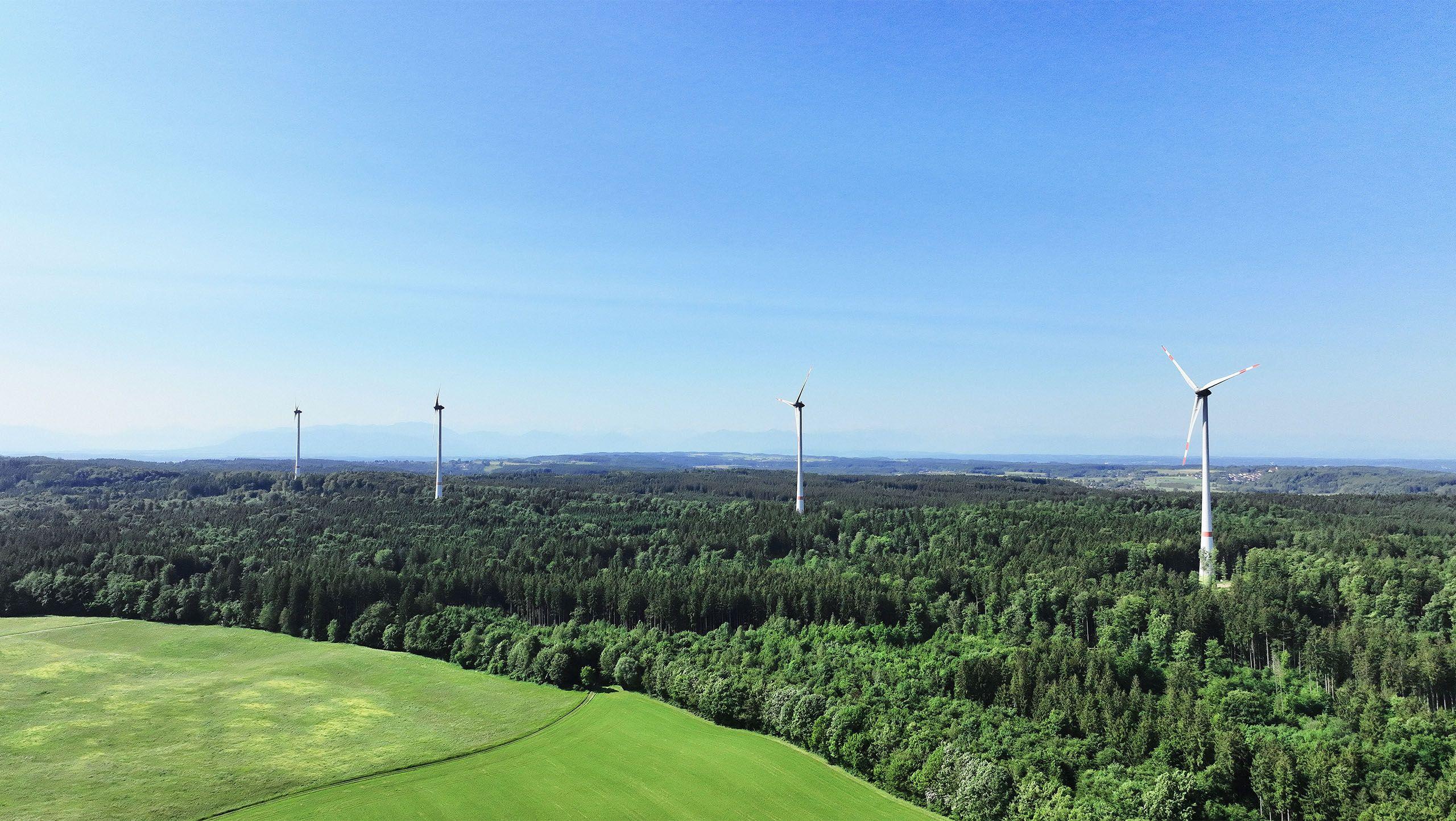 Landschaft mit Windraedern