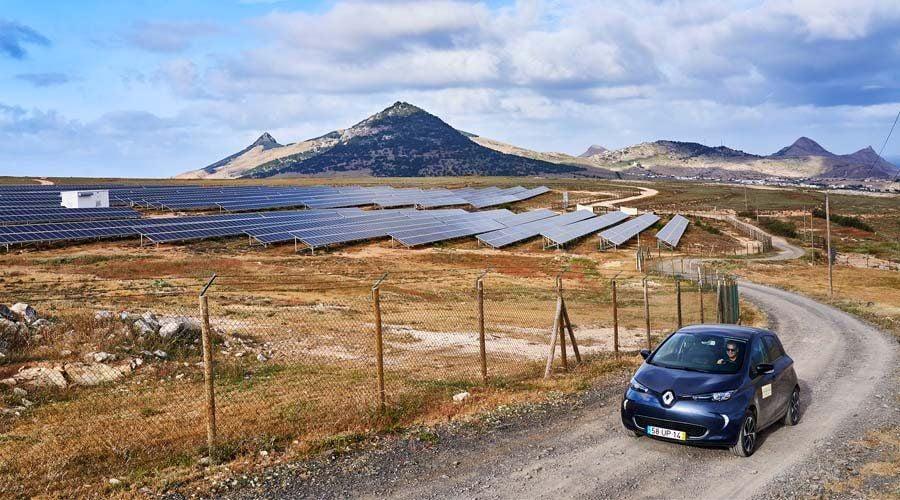 Auto fährt auf Porto Santo