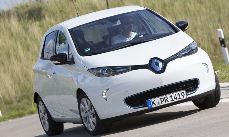 fahrender weißer Renault