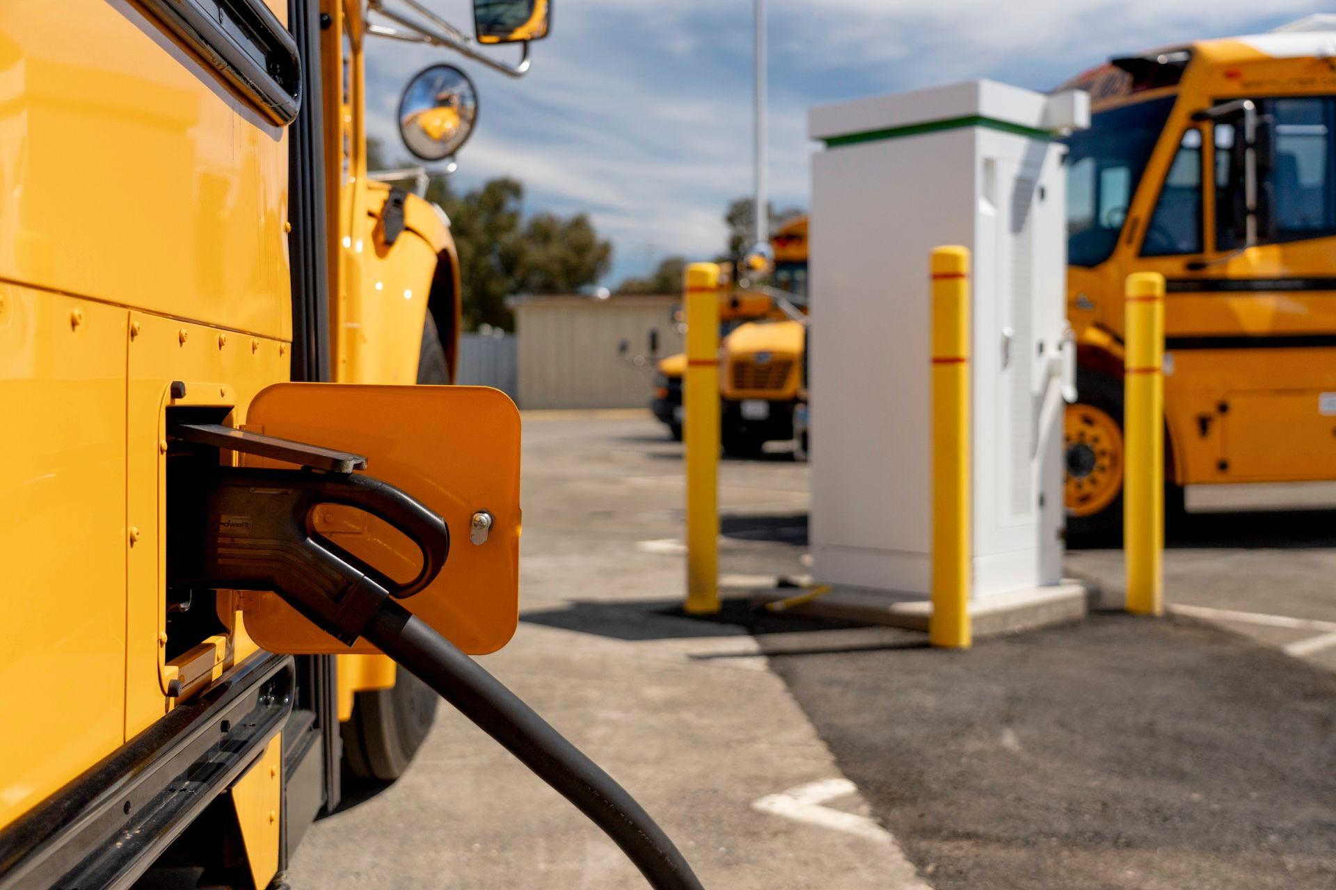 electric school bus charging from Tellus DC Fast charger