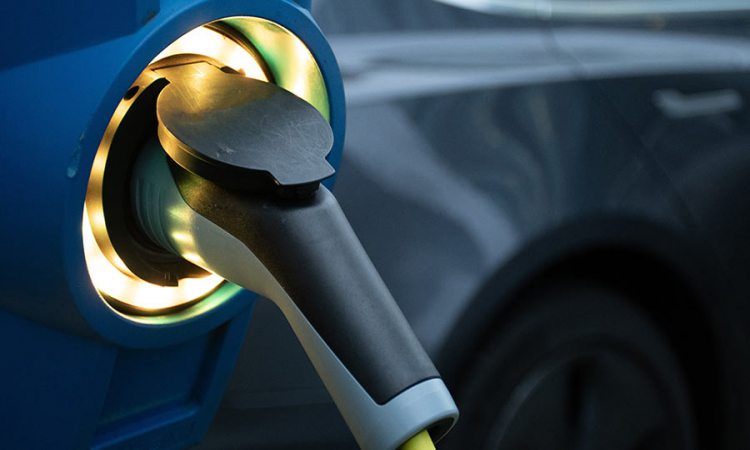 Charging and energy management system—hub-satellite vs. open systems: how to find the best charging solution for multiple electric cars  