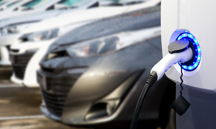 Simultaneity factor in the charging of electric vehicles in theory and practice
