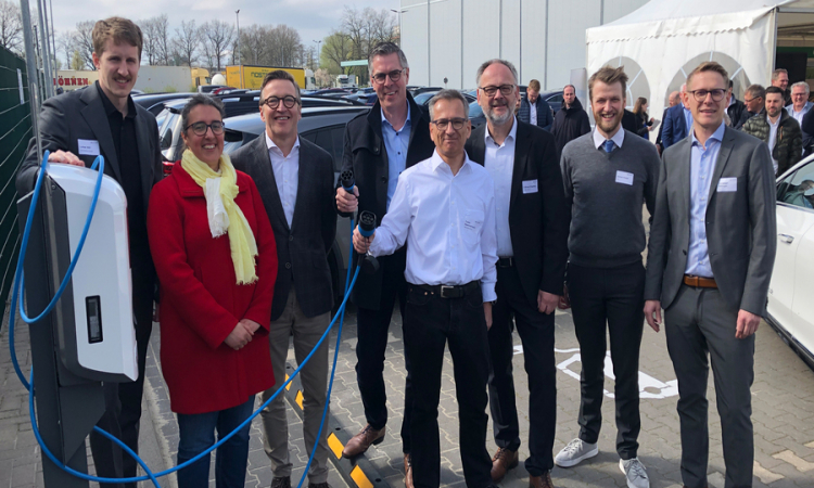 Größtes Mobilitätsprojekt Deutschlands unIT-e² startet Feldversuch zur marktoptimierten und netzdienlichen Be- und Entladung von Elektrofahrzeugen