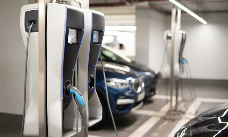 Simultaneity factor in the charging of electric vehicles in theory and practice