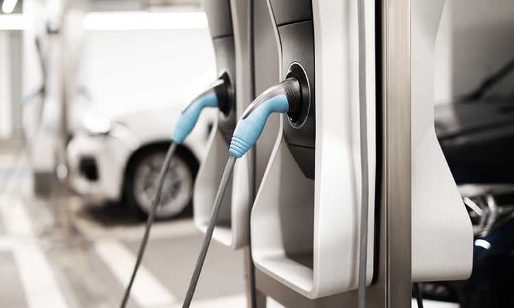 Smart saving: How to avoid high costs when setting up a charging infrastructure for e-vehicles