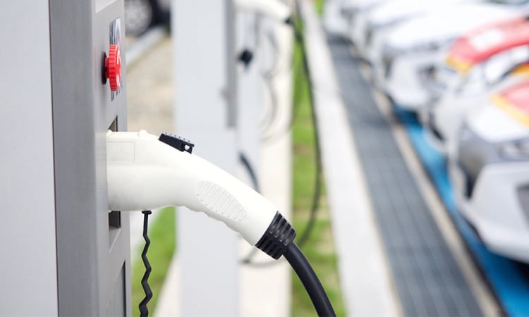 E-Mobilität in Firmenflotten: Was es beim Umstieg auf Elektroautos zu beachten gilt 