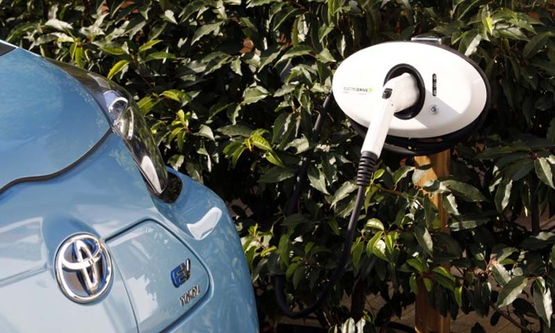 Prius Plug-in kommt mit Energiepaket von ElectroDrive Europe. Toyota und The Mobility House geben Kooperation bekannt