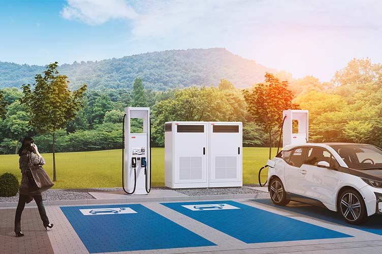 ABB Schnellladestation mit BMW Elektroauto