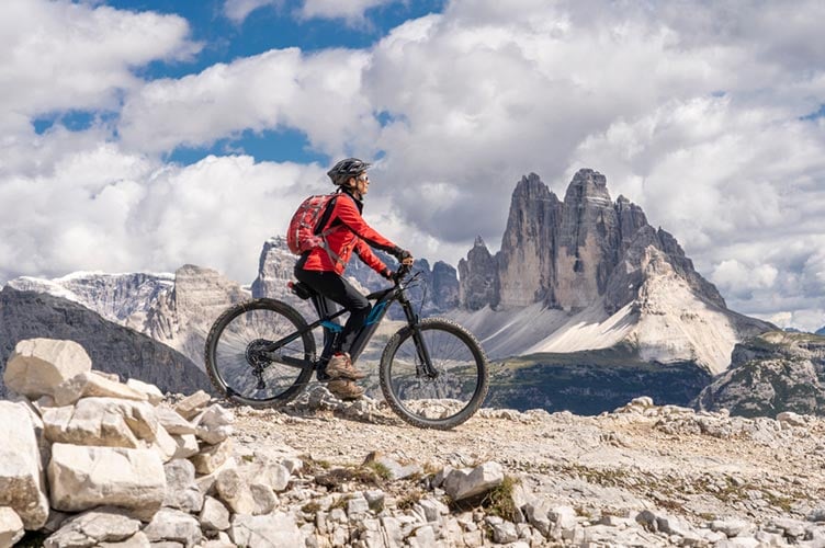 avec le vélo electrique dans la montagne