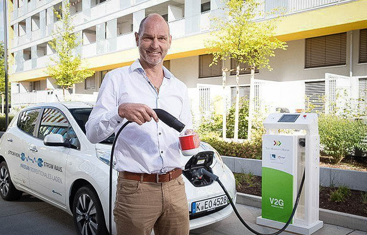thomas raffeiner beim kaffee kochen aus dem elektroauto thomas raffeiner beim kaffee kochen aus dem elektroauto